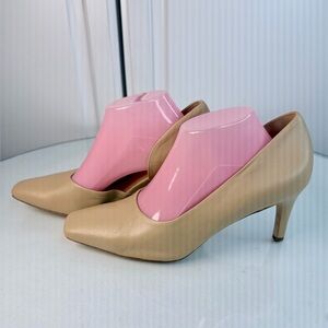 Size 9 “Vince” Tan Leather Pumps. Nordstrom.  
Reg$350 Now $65